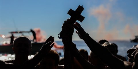 Η «μάχη» για τον Σταυρό τα Θεοφάνεια -Φωτογραφία: Intimenews/ΛΙΑΚΟΣ ΓΙΑΝΝΗΣ