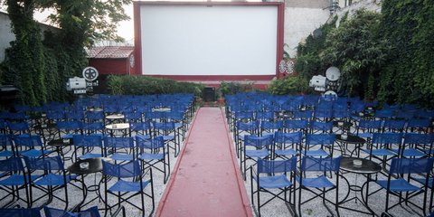 Νύχτες που περνούν, που δεν θα ξαναρθούν, μ’ αγιόκλημα και γιασεμί -Φωτογραφία: Eurokinissi/ΔΗΜΗΤΡΟΠΟΥΛΟΣ ΣΩΤΗΡΗΣ