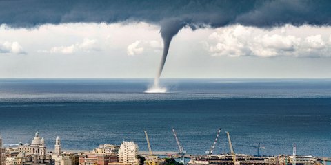 Ανεμοστρόβιλος στη Γένοβα!