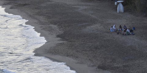 Ανοιξιάτικο δειλινό στην παραλία του Τολού -Φωτογραφία: Eurokinissi-ΠΑΠΑΔΟΠΟΥΛΟΣ ΒΑΣΙΛΗΣ