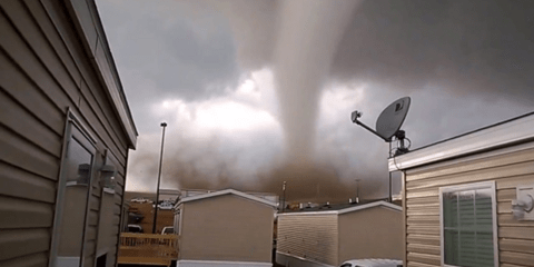 Αντικρίζοντας την επερχόμενη καταστροφή: Ανεμοστρόβιλος σαρώνει την Βόρεια Ντακότα