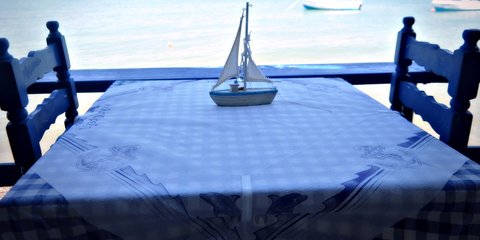 Ενα τραπέζι... Ελλάδα - Φωτογραφία: ΚΟΝΤΑΡΙΝΗΣ ΓΙΩΡΓΟΣ/EUROKINISSI