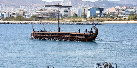 Μια τριήρης στο Τροκαντερό! 