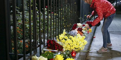 Λουλούδια στη ρωσική πρεσβεία για τους νεκρούς της αεροπορικής τραγωδίας