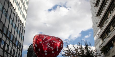 Οι ερωτευμένοι γιορτάζουν τον «Αγιο Βαλεντίνο»