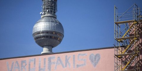 Ο Βαρουφάκης έγινε γκράφιτι στο κέντρο του Βερολίνου... 