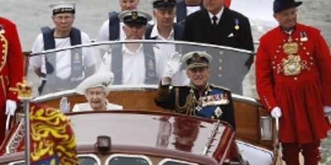 Πανζουρλισμός για το Αδαμάντινο Ιωβηλαίο της βασίλισσας Ελισάβετ [εικόνες]