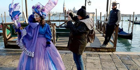 Η Βενετία ετοιμάζεται για το καρναβάλι της