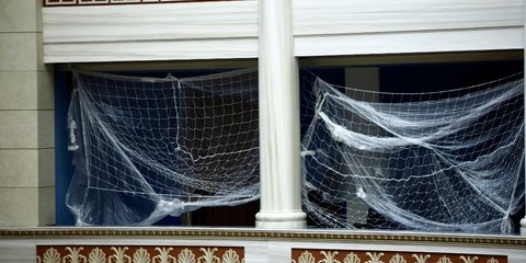 Εργασίες συντήρησης σε θεωρείο της Βουλής - Φωτογραφία: Eurokinissi/Γιώργος Κονταρίνης