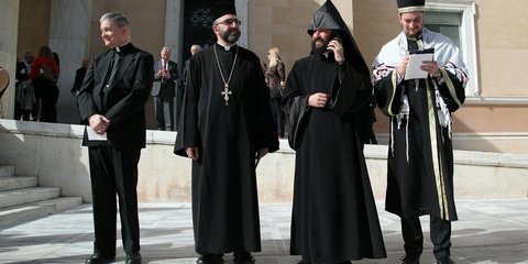 Με τρεις διαφορετικούς όρκους η σημερινή ορκωμοσία στη Βουλή... 