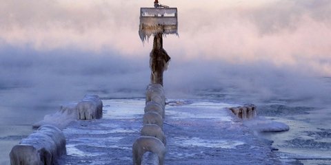 ΗΠΑ: Οι πολικές θερμοκρασίες προκάλεσαν πολλά προβλήματα αλλά και μαγικές εικόνες: Η λίμνη Μίτσιγκαν -Φωτογραφία: AP Photo/Nam Y. Huh