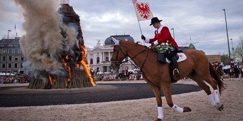 Το τέλος του χειμώνα στη Ζυρίχη της Ελβετίας με συμβολικές γιορτές-Φωτογραφία: EPA-EFE/MELANIE DUCHENE
