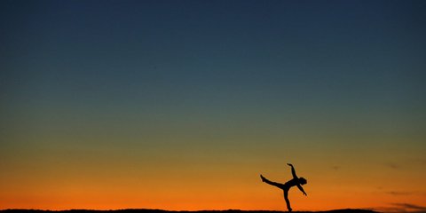 Xoρός στο ηλιοβασίλεμα... 