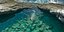 Επτά μικροσκοπικές παραλίες «διαμάντια» της Μεσογείου κρυμμένες ανάμεσα στα βράχ