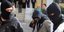Προφυλακιστέοι οι τρεις Χρυσαυγίτες της επίθεσης στο Πέραμα – Ελεύθερος με περιο