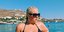 Η Felicity Hayward ποζάρει στην παραλία/ Φωτογραφία: felicityhayward/ Instagram 