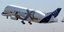 Το BelugaXL της Airbus απογειώνεται από το αεροδρόμιο της Τουλούζης (Φωτογραφία: ΑΡ) 