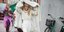 Μια fashionista ποζάρει στο φακό/ Φωτογραφία: Getty Images / Ideal Image