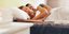 Ζευγάρι στο κρεβάτι /Φωτογραφία: Shutterstock