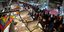 Πλήθος κόσμου στη Βαρβάκειο ψωνίζει για το σαρακοστιανό τραπέζι / Φωτογραφία: EUROKINISSI/ΓΙΩΡΓΟΣ ΚΟΝΤΑΡΙΝΗΣ