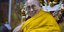 Ο Δαλάι Λάμα στα κίτρινα 
