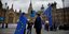 Διαδηλωτές κατά του Brexit έξω από το βρετανικό κοινοβούλιο 