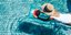 Χαλάρωση στην πισίνα (Φωτογραφία: Shutterstock)