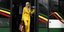 Η Ιβάνκα Τραμπ βγαίνει από λεωφορείο με κίτρινο κοστούμι, τσάντα και γυαλιά ηλίου
