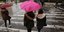 Γυναίκες με ομπρέλες