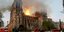 Πυροσβέστες γύρω από την Παναγία των Παρισίων μετά τη φωτιά