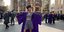 Η Μαρία Ολυμπία με μοβ τήβεννο στην αποφοίτησή της