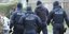 Ανδρες της γερμανική αστυνομίας με κουκούλες