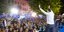 Ο Κυριάκος Μητσοτάκης χαιρετά τους οπαδούς της ΝΔ στη Λάρισα