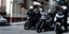 Αστυνομικοί της ομάδας ΔΙΑΣ, με τις μηχανές τους, σε συμβολή οδών
