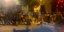 Αντιεξουσιαστές έξω από ταβέρνα στα Ανω Πετράλωνα όπου τρώει ο Κώστας Μπακογιάννης