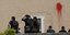 Αστυνομικοί μπροστά στα σημάδια από βανδαλισμούς του Ρουβίκωνα στη Βουλή
