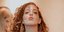 Η Σπυριδούλα Καραμπουτάκη στέλνει φιλί στην κάμερα