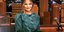 Η Κρίσι Τέιγκεν στην εκπομπή «The Tonight Show» με πράσινο φόρεμα