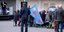 Πολίτης με σημαία του ακροδεξιού AfD 