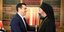 Αλέξης Τσίπρας και Αρχιεπίσκοπος Μακάριος χαμογελούν και χειραψία