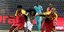 Παίκτες της Γκάνας και του Μπενίν κυνηγούν τη μπάλα