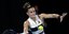 Η Μαρία Σάκκαρη χτυπάει μπαλάκι του τένις