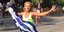 Μαρία Πολύζου αθλήτρια με σημαία
