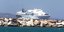 Το Paros Jet δαμάζει τα κύματα στο λιμάνι της Νάξου