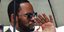 Αναλφάβητος δηλώνει ο R. Kelly που κατηγορείται για 10 κακουργήματα, μεταξύ των οποίων και τράφικινγκ