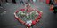 Κόσμος ανάβει κεράκια κι αφήνει λουλούδια εις μνήμην της 15χρονης Ρουμάνας που δολοφονήθηκε 
