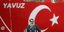 Ο υπουργός Ενέργειας της Τουρκίας Φατίχ Ντονμέζ μπροστά από το πλωτό γεωτρύπανο Γιαβούζ