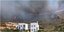 Μάχη με τις φλόγες και τους ανέμους δίνουν οι πυροσβέστες στην Ελαφόνησο
