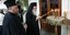 Ο Αρχιεπίσκοπος Ιερώνυμος ανάβει κερί στον Ιερό Μητροπολιτικό Ναό Κοιμήσεως της Θεοτόκου Ύδρας