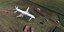 Το ρωσικό αεροπλάνο λίγο μετά την αναγκαστική προσγείωση σε χωράφι με καλαμπόκια